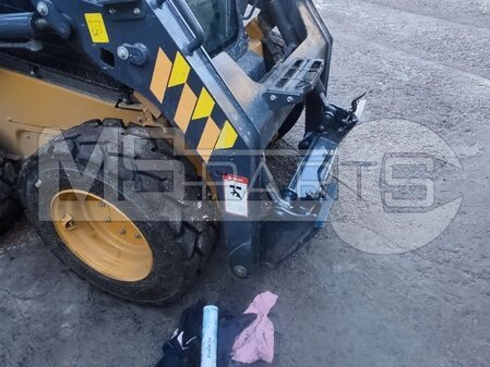 Замена быстросъёма на мини-погрузчике XCMG SR740RU - 5